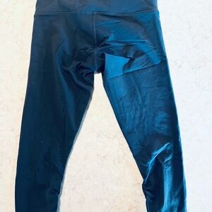 lululemon athletica Size 6 Grey Capri Leggings